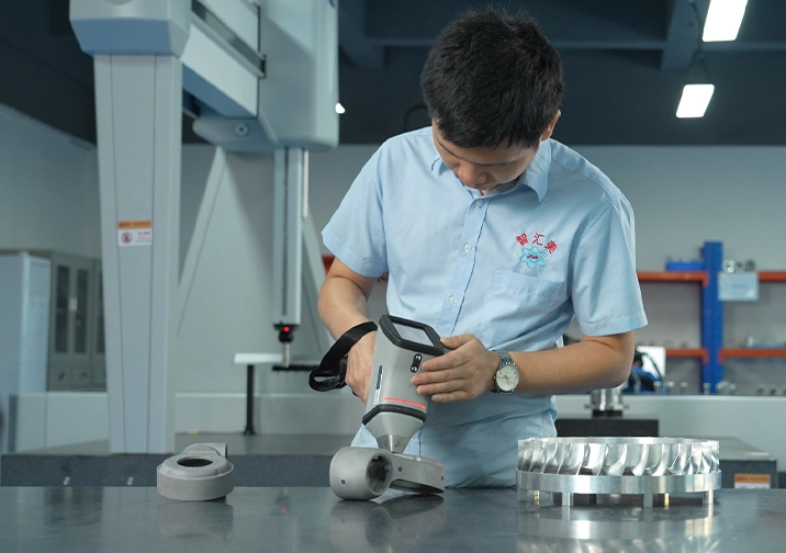 HITACHI X-MET8000 Handheld Material Analyzer